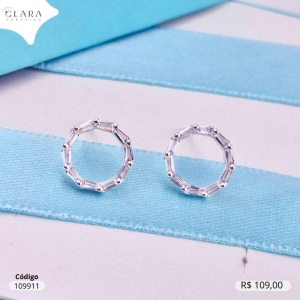 BRINCO PRATA 925 CÍRCULO VAZADO C/ ZIRCÔNIAS BAGUETE - 10MM