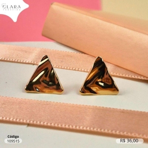 BRINCO TRIANGULO LISO ONDULADO - EDIÇÃO LIMITADA - LINHA ORGÂNICOS  - 13MM - Dourado