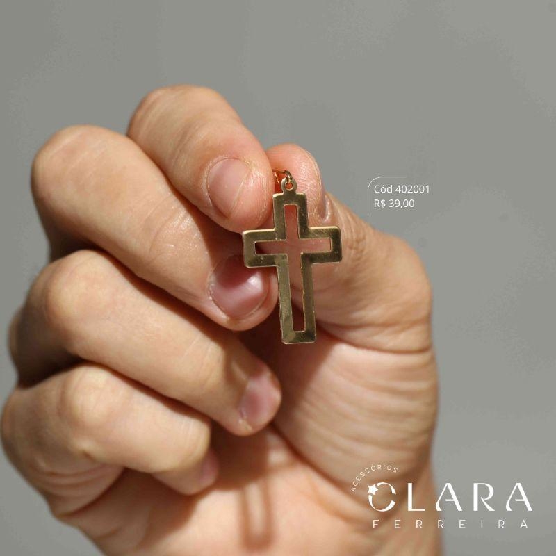 PINGENTE CRUZ LISA VAZADA 30MM - Dourado