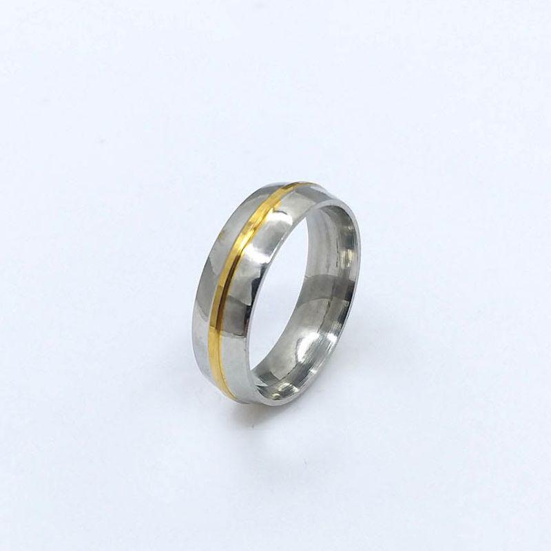 ANEL ALIANÇA AÇO INOX ANATÔMICA ABAULADA 6MM C/ 1 FIO DOURADO - Número 32/33