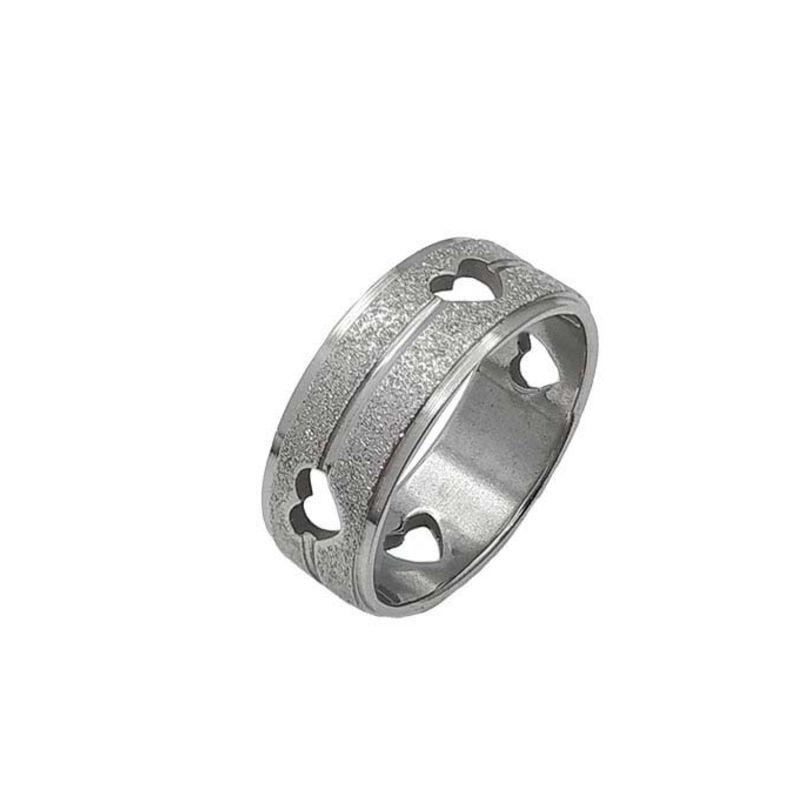 ANEL ALIANÇA AÇO INOX ANATÔMICA RETA 8MM C/ JATEADO BRILHANTE E CORAÇÕES VAZADOS - Número 18/19