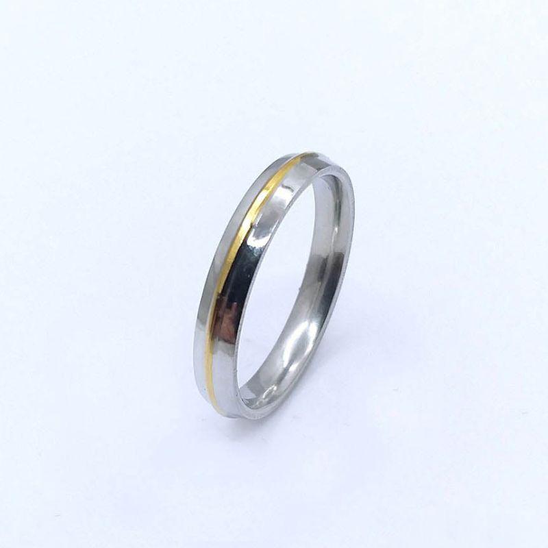 ANEL ALIANÇA AÇO INOX ANATÔMICA ABAULADA 4MM C/ 1 FIO DOURADO - Número 24/25