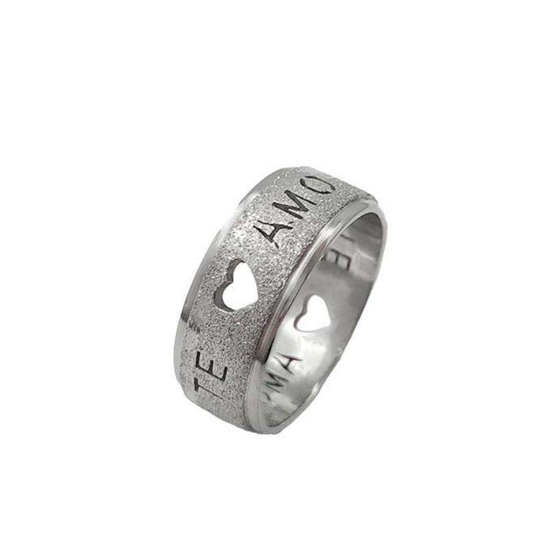 ANEL ALIANÇA AÇO INOX ANATÔMICA ABAULADA 8MM C/ JATEADO BRILHANTE C/ CORAÇÕES VAZADOS E MANUSCRITO TE AMO - Número 28/29