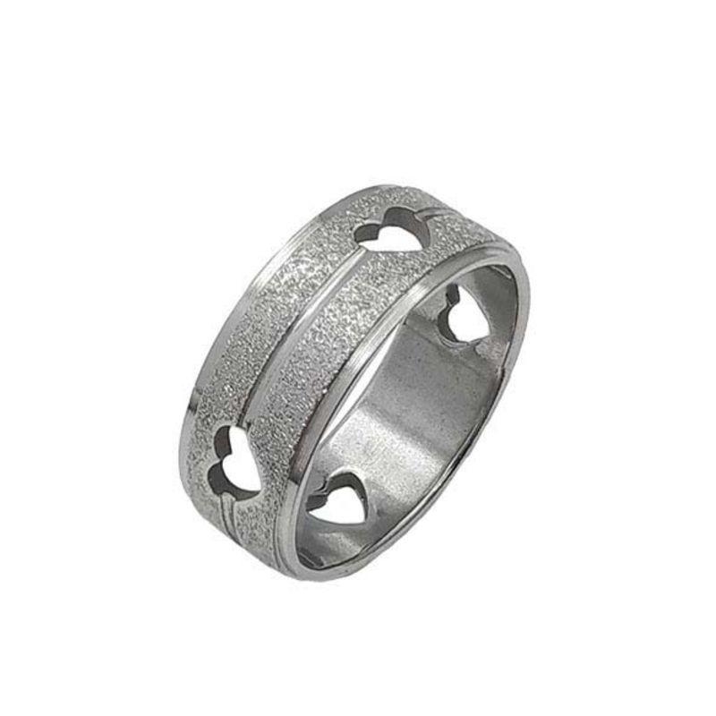 ANEL ALIANÇA AÇO INOX ANATÔMICA RETA 8MM C/ JATEADO BRILHANTE E CORAÇÕES VAZADOS - Número 16/17