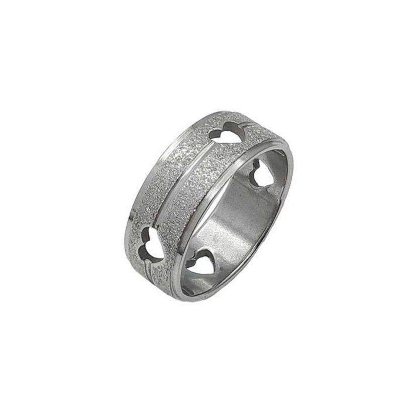 ANEL ALIANÇA AÇO INOX ANATÔMICA RETA 8MM C/ JATEADO BRILHANTE E CORAÇÕES VAZADOS - Número 30/31