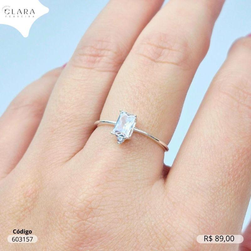 ANEL PRATA 925 FIO LISO C/ ZIRCÔNIA RETANGULAR 3MM CAIXA INGLESA C/ MICROZIRCONIA REDONDA NA PONTA - 20/21