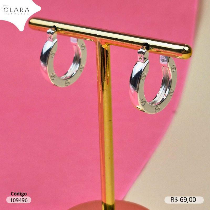 BRINCO ARGOLA CLICK LISA C/ LATERAL PREGO INSPIRAÇÃO CARTIER - 20X3MM - Banho de Prata
