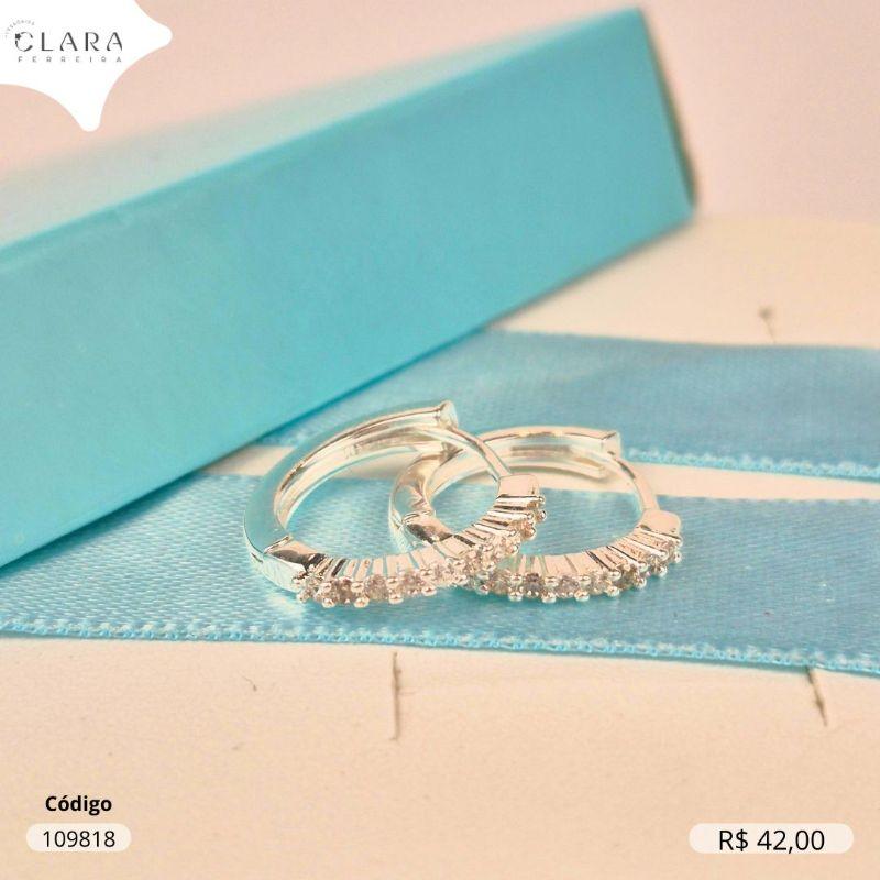 BRINCO ARGOLINHA CLICK 1 FILEIRA MICROZIRCONIAS C/ BORDA ONDULADA - 14X2MM - Banho de Prata