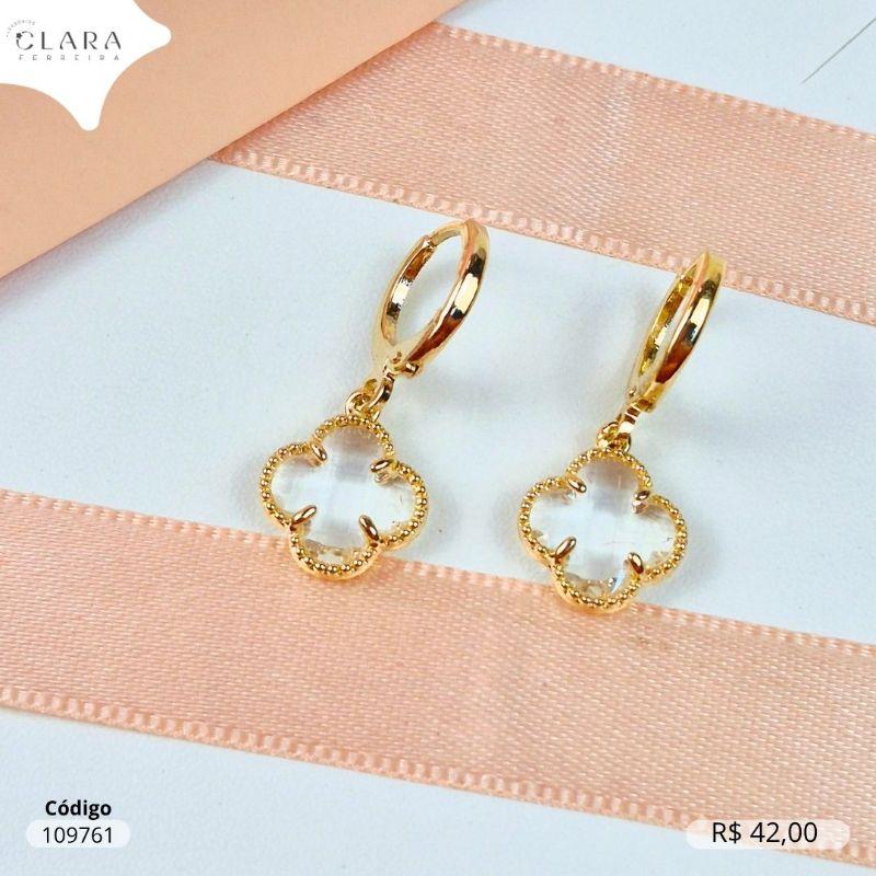 BRINCO ARGOLINHA TRANQUETA C/ PINGENTE TREVO VAN CLEEF ALHAMBRA CRISTAL FACETADO PENDURADO   - 9MM - Dourado
