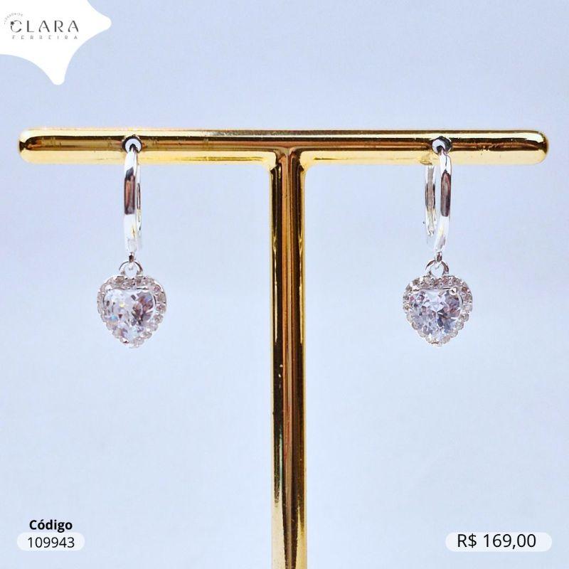 BRINCO PRATA 925 ARGOLINHA CLICK LISA C/ 1 ZIRCÔNIA CORAÇÃO 6MM ADORNADA C/ 1 FILEIRA C/ MICROZIRCÔNIAS PENDURADO - 12X1MM