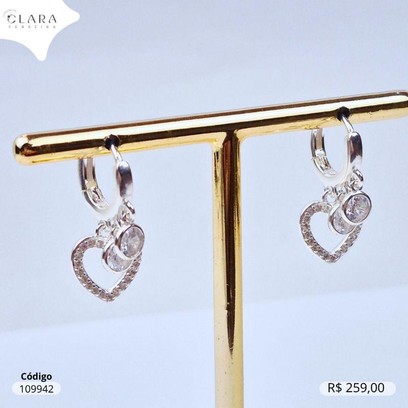 BRINCO PRATA 925 ARGOLINHA CLICK LISA C/ 2 TIFFANYS REDONDAS E 1 CORAÇÃO VAZADO C/ MICROZIRCÔNIAS PENDURADOS - 11X2MM