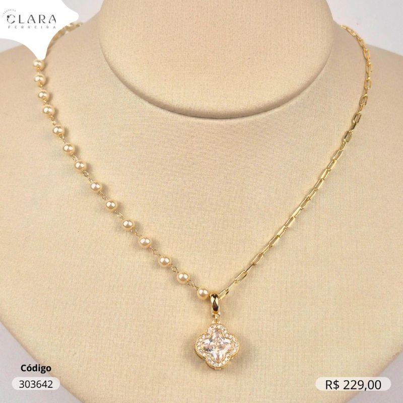 COLAR PEROLAS E CARTIER 2MM C/ PINGENTE TREVO VAN CLEEF ALHAMBRA COM MEIO ZIRCONIA CRISTAL ADORNADA MICROZIRCONIAS CAIXA FUNDIDA - Dourado