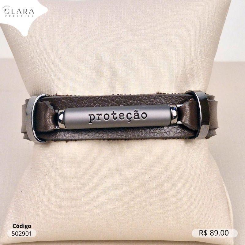 PULSEIRA BRACELETE COURO MARROM C/ PLAQUINHA ESCRITO PROTEÇÃO SOBREPOSTO FECHO GAVETA EM AÇO INOX