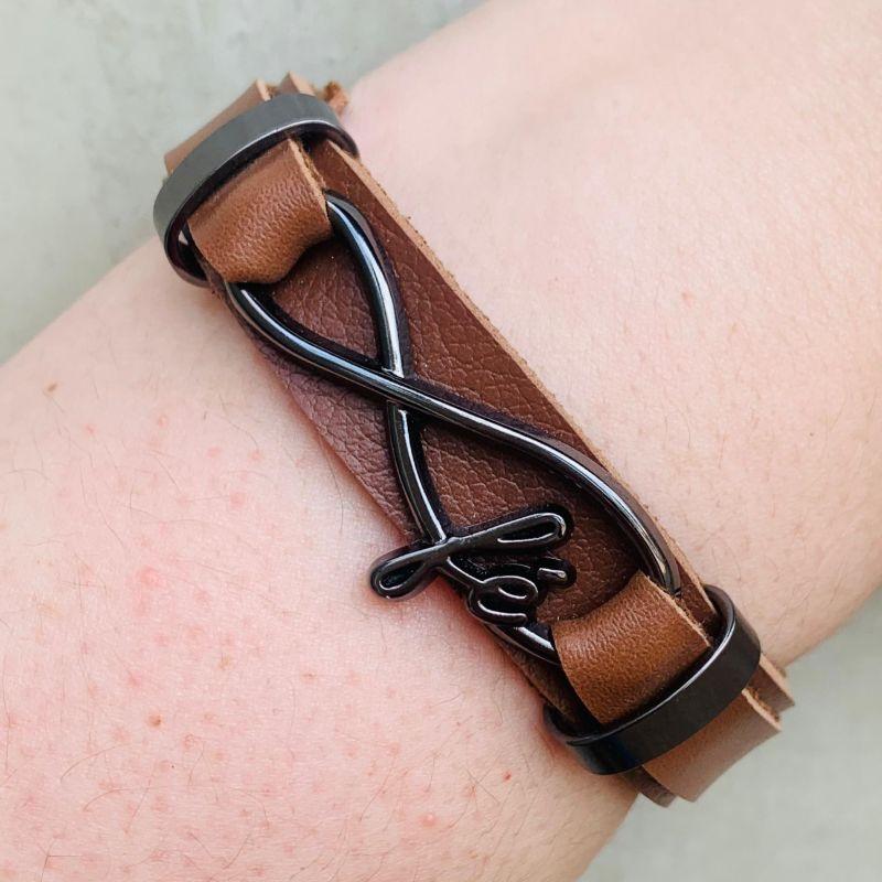 PULSEIRA BRACELETE COURO MARROM CARAMELO C/ DETALHES EM AÇO INOX FIO INFINITO COM FÉ MANUSCRITO FECHO GAVETA - 21CM