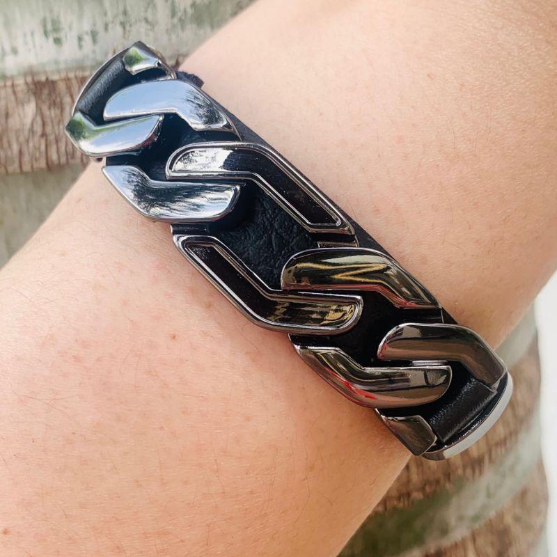 PULSEIRA BRACELETE COURO PRETO C/ DETALHES CORRENTE GRUMET EM AÇO FECHO GAVETA  - 21CM