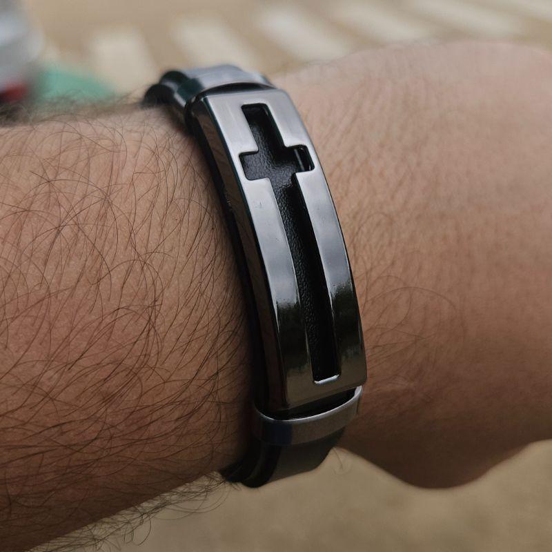 PULSEIRA BRACELETE COURO PRETO CRUZ INOX C/ DETALHES EM AÇO INOX FECHO GAVETA - 21CM