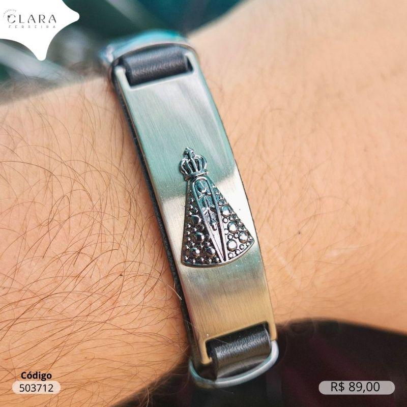 PULSEIRA BRACELETE COURO PRETO PLACA AÇO INOX COM NOSSA SENHORA C/ DETALHES EM AÇO INOX FECHO GAVETA - 21CM