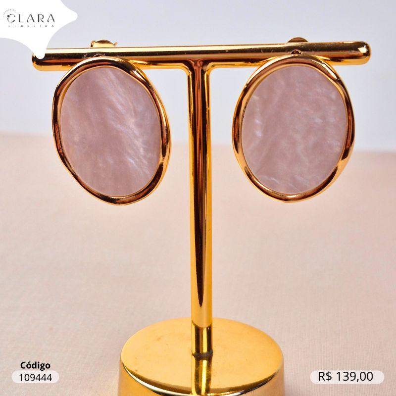 BRINCO BOTÃO OVALMADREPEROLA C/ BORDAS ONDULADAS - LINHA ORGÂNICOS - 28MM - EDIÇÃO LIMITADA - Dourado