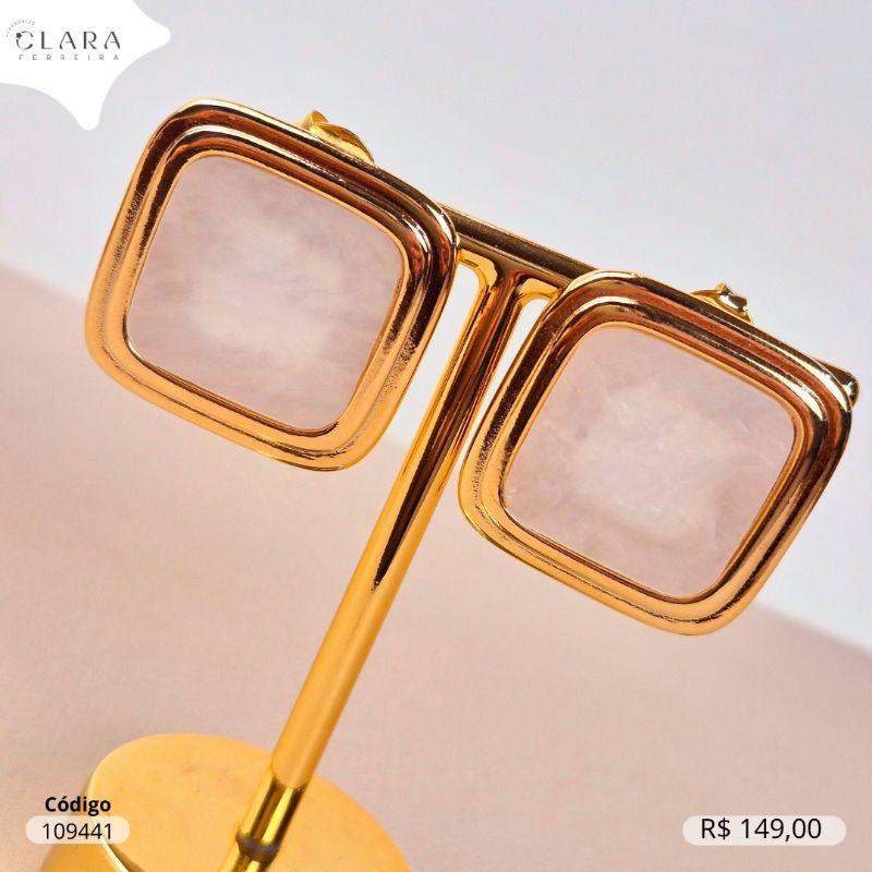BRINCO BOTÃO QUADRADO MADREPEROLA C/ BORDAS LISAS - LINHA ORGÂNICOS - 28MM - EDIÇÃO LIMITADA - Dourado