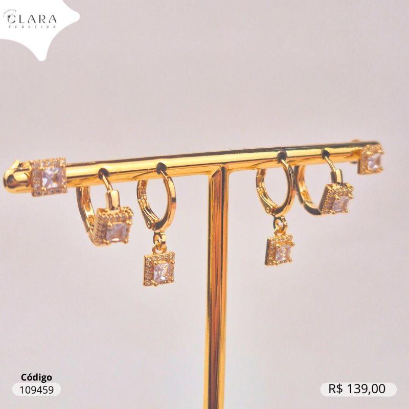 BRINCO KIT TRIO ARGOLINHAS MISTAS: TRANQUETA C/ ZIRCONIA QUADRADA 2MM ADORNADA MICROZIRCONIAS, CLICK C/ ZIRCONIA QUADRADA 2MM ADORNADA MICROZIRCONIAS E SOLITARIO ZIRCONIA QUADRADA 2MM ADORNADA MICROZIRCONIAS   - Dourado