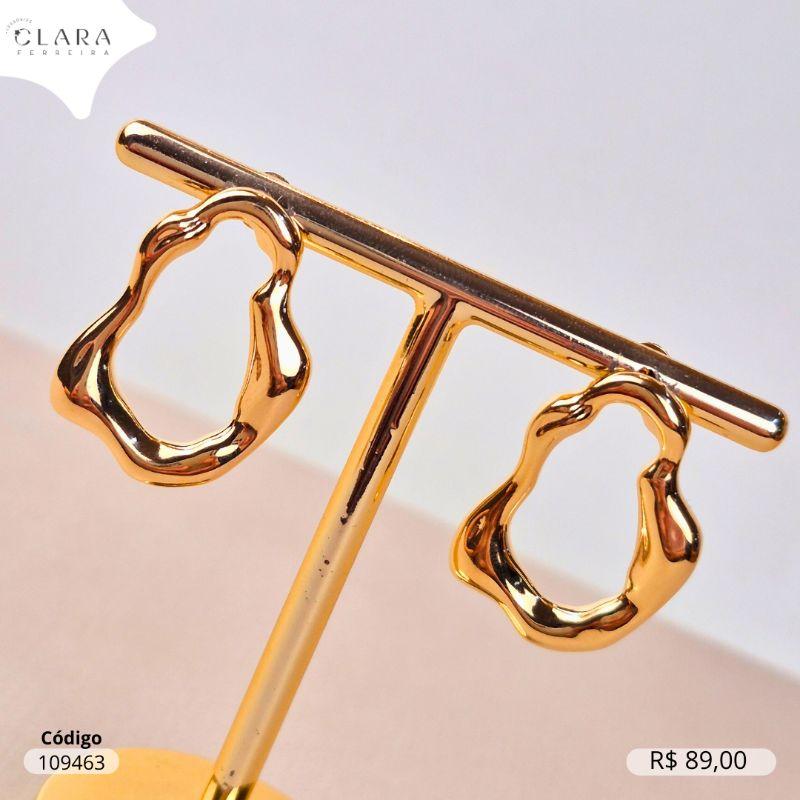BRINCO OVAL LISO ONDULADO VAZADO - LINHA ORGÂNICOS - 30MM - EDIÇÃO LIMITADA - Dourado