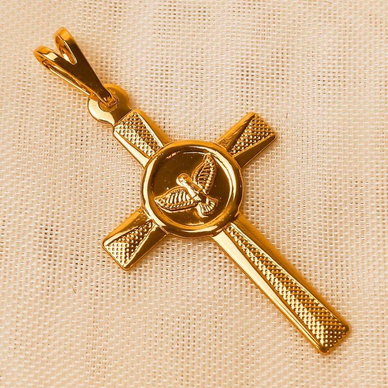 PINGENTE CRUZ DETALHES JATEADOS C/ ESPIRITO SANTO NO CENTRO 28MM - Dourado