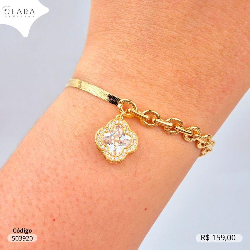 PULSEIRA 2 MALHAS, METADE FITA E METADE ELOS REDONDOS ENTRE BARRINHAS C/ PINGETE TREVO VAN CLEEF ALHAMBRA COM MEIO ZIRCONIA CRISTAL  ADORNADA MICROZIRCONIAS CAIXA FUNDIDA PENDURADO - 17CM - EDIÇÃO LIMITADA - Dourado