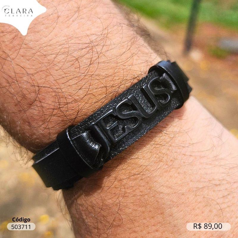 PULSEIRA BRACELETE COURO PRETO JESUS C/ DETALHES EM AÇO PETRO FOSCO FECHO GAVETA - 21CM
