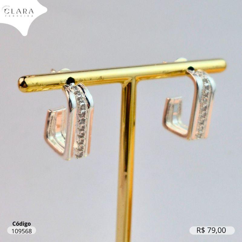 BRINCO ARGOLA 3 FIOS C/ 2 LISOS E 1 NO MEIO MICROZIRCONIAS  - 28X6MM - Banho de Prata- EDIÇÃO LIMITADA