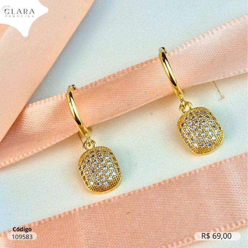 BRINCO ARGOLINHA CLICK LISA C/ CHUVEIRINHO QUADRADO MICROZIRCONIAS 10MM PENDURADO - 11X1MM - Dourado