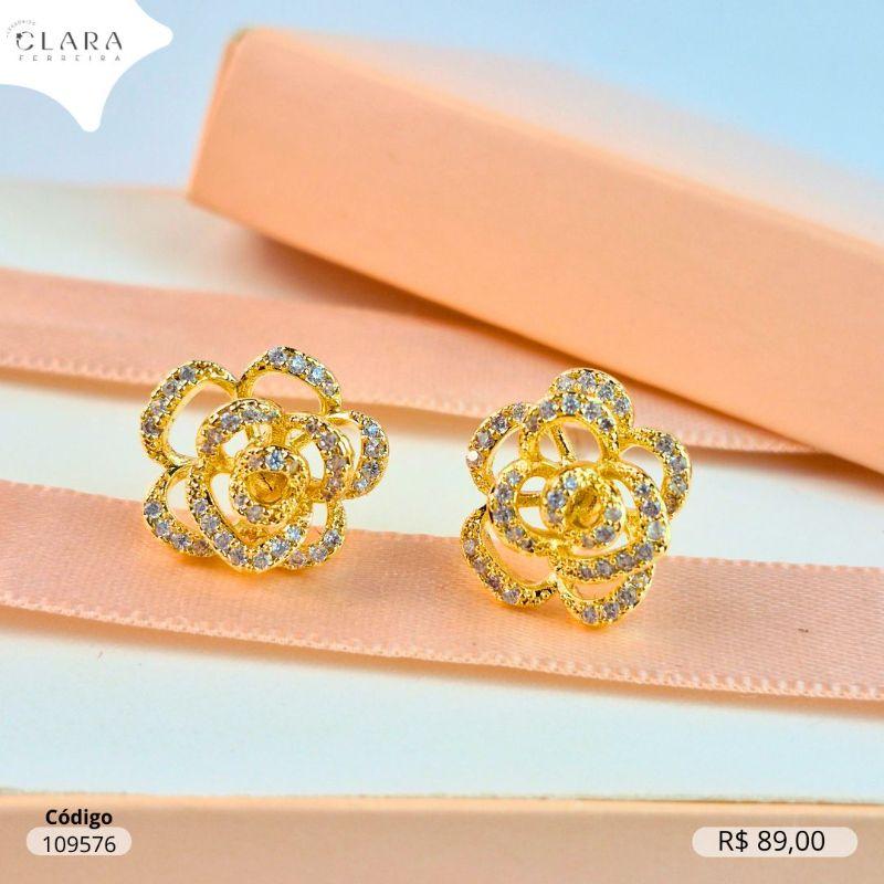 BRINCO FLOR VAZADA MICROZIRCONIAS  - 14MM - Dourado-EDIÇÃO LIMITADA