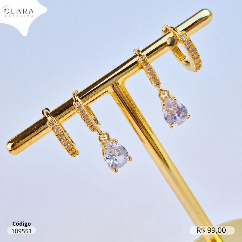 BRINCO KIT DUO ARGOLINHAS CLICK 1 FILEIRA MICROZIRCONIAS MISTAS: 1 ARGOLINHA  COM 1 ZIRCONIA GOTA 7MM PENDURADA E 1 ARGOLINHA CLICK 1 FILEIRA MICROZIRCONIAS - 12X2MM - Dourado