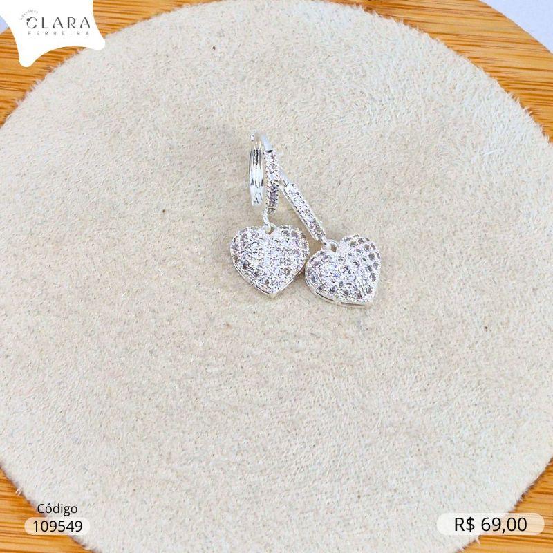 BRINCO ARGOLINHA CLICK 1 FILEIRA MICROZIRCONIAS C/ CHUVERINHO CORAÇÃO MICROZIRCONIAS 10MM PENDURADO - 12X2MM - Banho de Prata
