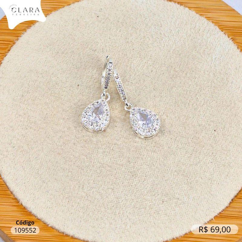 BRINCO ARGOLINHA CLICK 1 FILEIRA MICROZIRCONIAS C/ ZIRCONIA GOTA 7MM DORNADA MICROZIRCONIAS PENDURADA - 12X2MM - Banho de Prata