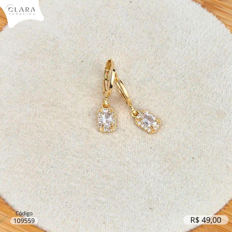 BRINCO ARGOLINHA TRANQUETA COM ZIRCONIA RETANGULAR 4MM ADORNADA MICROZIRCONIAS PENDURADA - Dourado