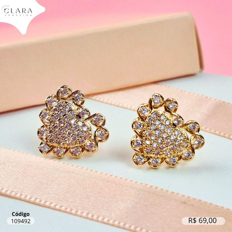 BRINCO CORAÇÃO MICROZIRCONIAS ADORNADO FIO TORCIDO C/ MICROZIRCONIAS - 14MM - Dourado