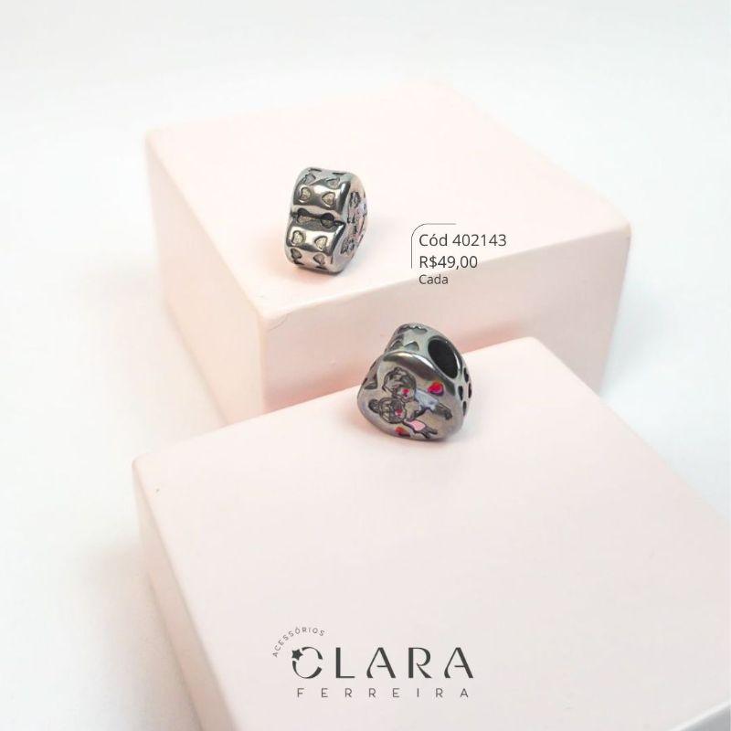 BERLOQUE SEPARADOR CORAÇÃO C/ CASAL RESINADO E LATERAL CORAÇÕES - 10X8MM - Aço
