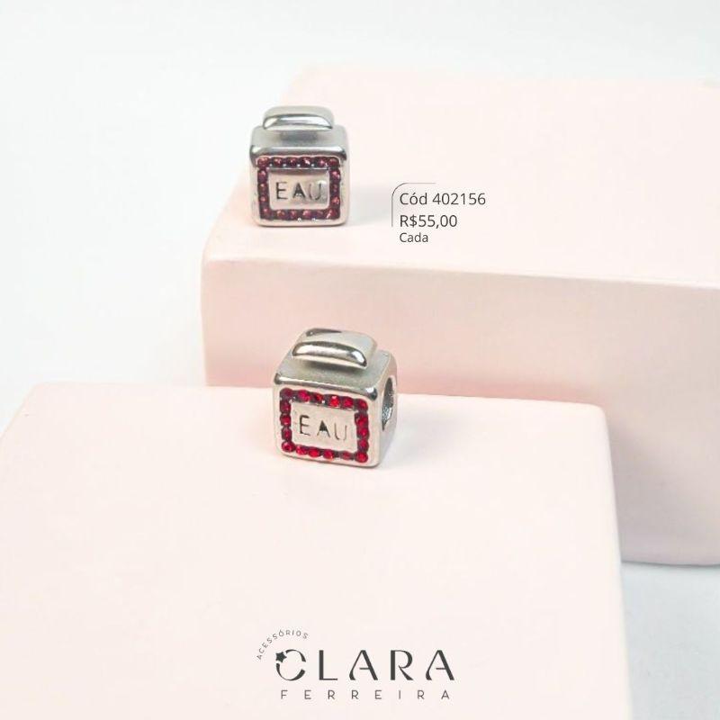 BERLOQUE SEPARADOR FRASCO DE PERFUME C/ QUADRADO MICROZIRCÔNIAS E MANUSCRITO E A U - 8X10MM - Aço