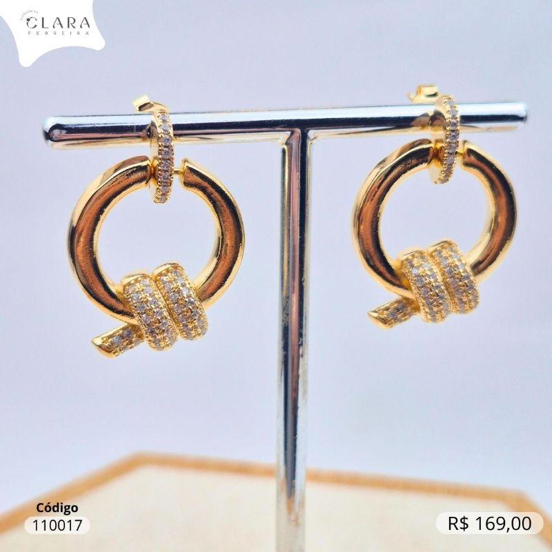 BRINCO FIVELA REDONDA C/ NÓ 2 FILEIRAS MICROZIRCÔNIAS INSPIRAÇÃO CARTIER - 22MM - Dourado