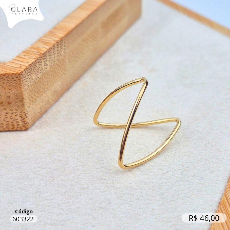 ANEL ANEL FIO LISO EM FORMATO DE TRIANGULO  - Dourado