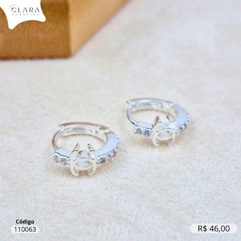 BRINCO ARGOLINHA CLICK 1 FILEIRA MICROZIRCONIAS INSPIRAÇÃO CHANEL - 11X2MM - Banho de Prata