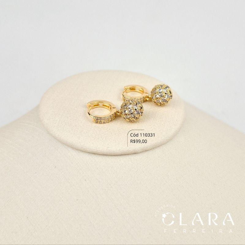 BRINCO ARGOLINHA CLICK 2 FILEIRAS MICROZIRCÔNIAS C/ BORDAS LISAS COM CHUVEIRINHO GLOBO MICROZIRCÔNIAS 9MM PEDURADO - 12X3MM - Dourado