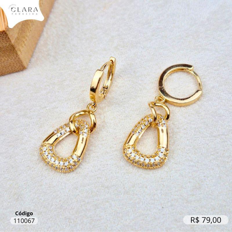 BRINCO ARGOLINHA CLICK LISA C/ 2 ELOS 1 LISO E 1 MICROZIRCÔNIAS PENDURADO INSPIRAÇÃO CHANEL - Dourado