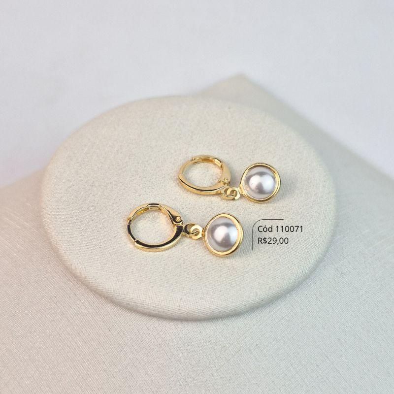 BRINCO ARGOLINHA TRANQUETA C/ TIFFANY PEROLA 8MM PENDURADA - Dourado