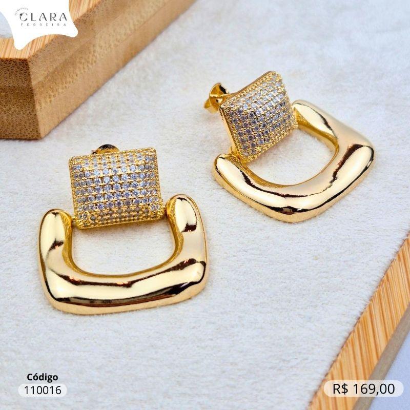 BRINCO FIVELA QUADRADA LISA C/ BASE CHUVEIRINHO MICROZIRCÔNIAS INSPIRAÇÃO VIVARA - 30MM - Dourado