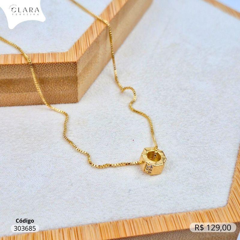 COLAR VENEZIANA C/ PINGENTE ARO QUADRADO COM DETALHES DE LADO MICROZIRCÔNIAS E LADO MICROZIRCONIAS - 8MM - 45CM - Dourado