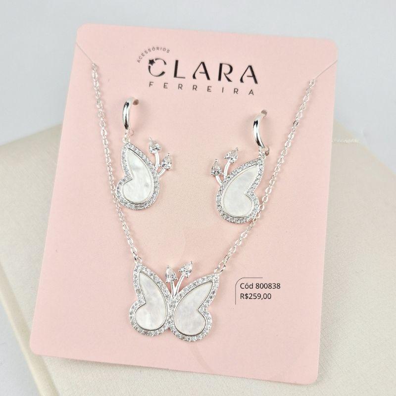 CONJUNTO COLAR ELOS C/ PINGENTE BORBOLETA 25MM ASAS MADREPÉROLA ADORNADAS COM MICROZIRCÔNIAS E BRINCOS ARGOLINHA CLICK LISAS C/ BORBOLETA 20MM ASAS MADREPÉROLA ADORNADAS COM MICROZIRCÔNIAS - EDIÇÃO LIMITADA - 45CM - Banho de Prata