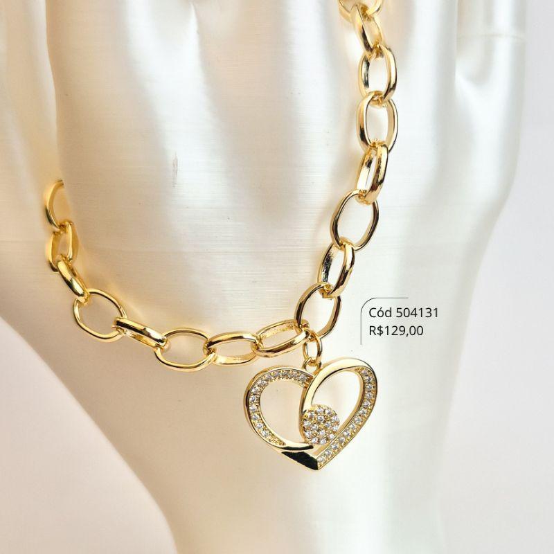 PULSEIRA ELOS CADEADO C/ PINGENTE CORAÇÃO VAZADO COM BORDAS E MEIO MICROZIRCÔNIAS - 16MM - 17CM - Dourado - LIMITADA