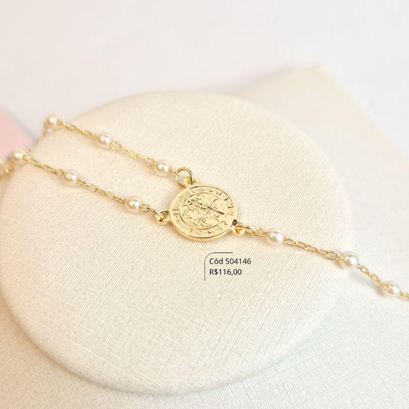 PULSEIRA ESTILO TERÇO ELOS C/ PEROLAS E MEDALHA REDONDA SÃO BENTO LISA - 12MM - 17CM - Dourado - LIMITADA