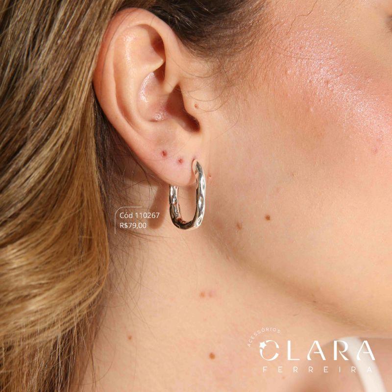 BRINCO ARGOLINHA CLICK TUBO LISA ONDULADA - 24X3MM - Banho de Prata